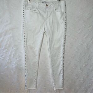 ! Zara white Spikes Jeans. Size 6.